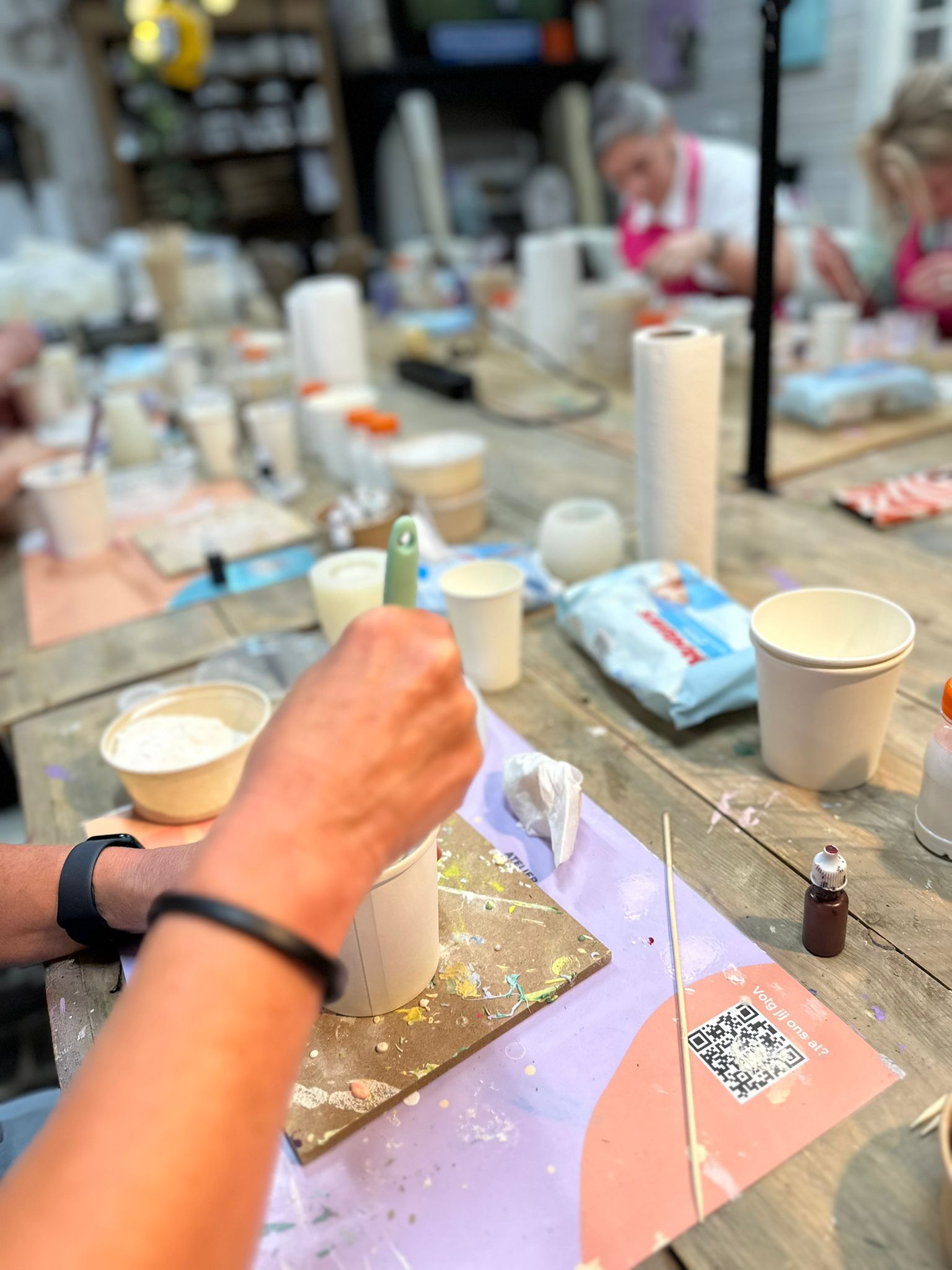 Jesmonite gieten workshop, Atelier ES&ZO Jesmonite gieten workshop, Atelier ES&ZO